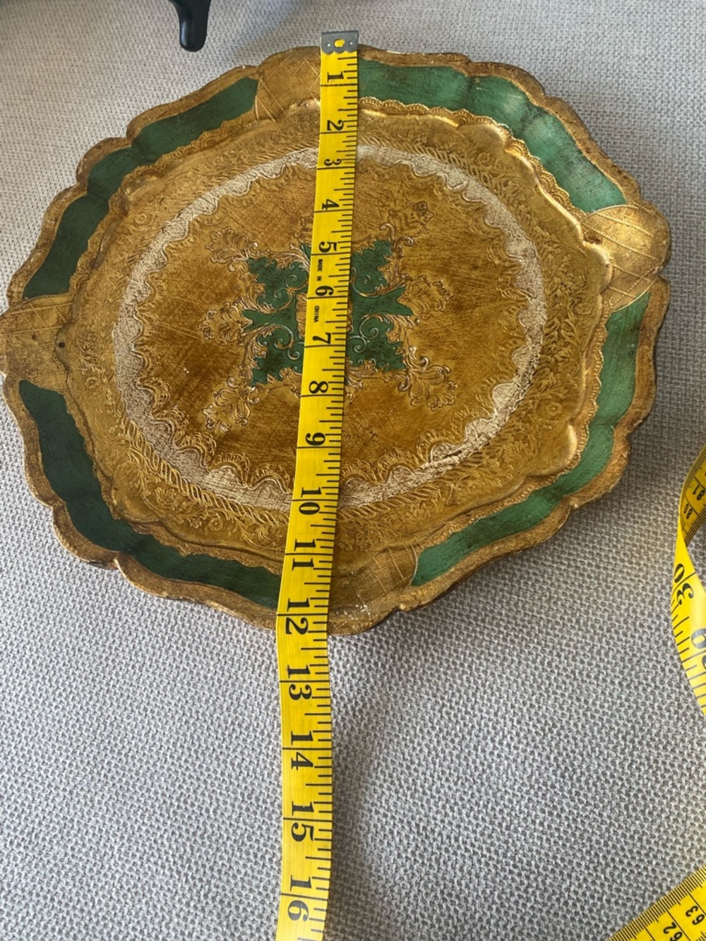 Vintage Florentine Plate. Made in Italy. Green and Gold. Approximately 12”. - Picture 3 of 9